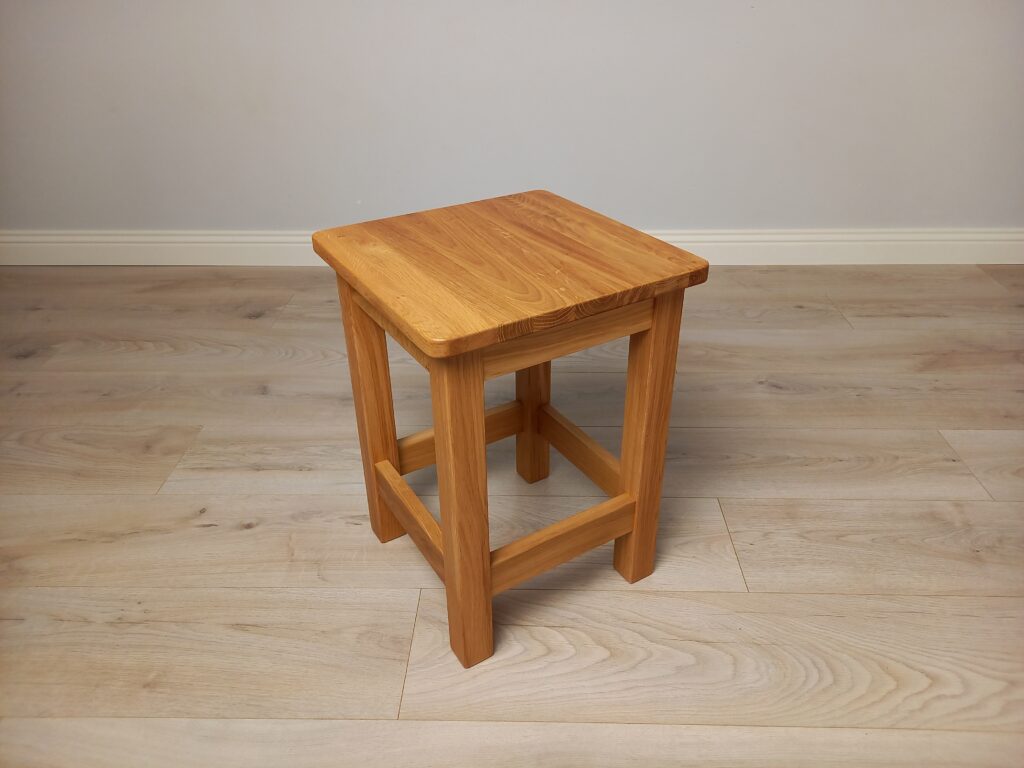 Ąžuolinė taburetė Pastiprinta